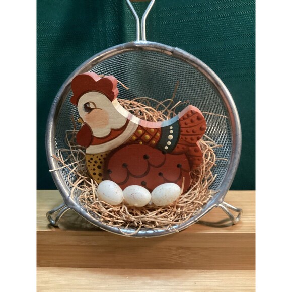 Handcrafted Vintage Strainer Wooden Hand Painted Hen On Nest Wall Decor Hanging - Picture 2 of 11